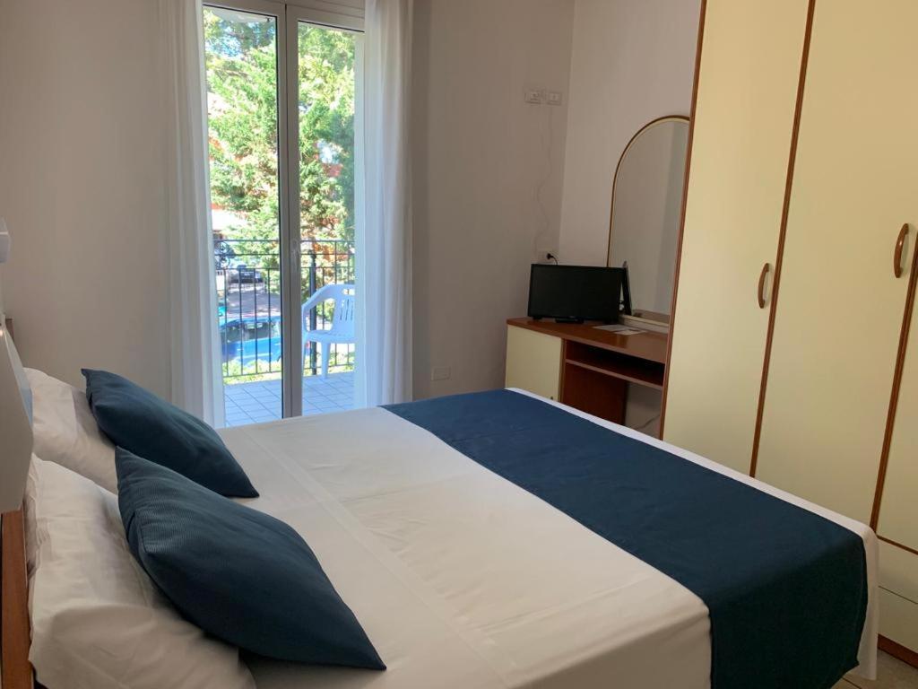 Hotel B&B Des Bains Milano Marittima Exterior foto